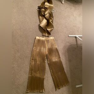 Brand New Size Medium/Large Bronze Gold Shimmery No Sleeve Blouse and Pants Set